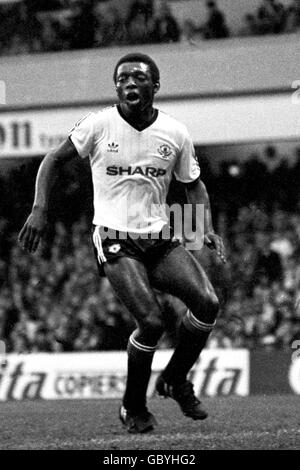 Football - Canon League Division One - West Ham United / Manchester United. Garth Crooks, Manchester United Banque D'Images