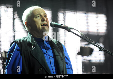 Peter Gabriel se produit sur la scène en plein air pendant le festival Womad à Charlton Park, Wiltshire. Banque D'Images