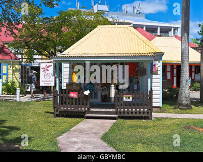 Dh St Johns Antigua Antilles Saint Johns Redcliffe Quay shop Banque D'Images