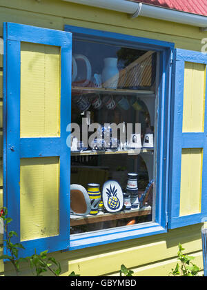 Dh St Johns Antigua Antilles Saint Johns Redcliffe Quay pottery shop window Banque D'Images