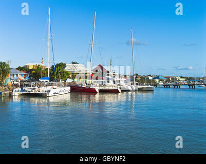 Dh St Johns Antigua Antilles Catamaran bateaux Heritage Quay Antigua et Barbuda Îles sous voile Banque D'Images