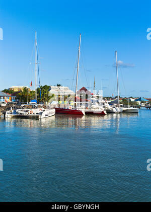 Dh St Johns Antigua Antilles Catamaran bateaux Heritage Quay Antigua et Barbuda Iles sous le vent Banque D'Images