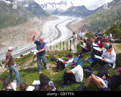 Les étudiants sur champ géographie voyage. glacier d'Aletsch, en Suisse. Banque D'Images