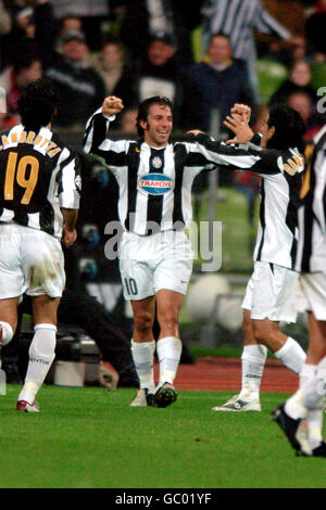 Alessandro Del Piero, de Juventus, célèbre le but gagnant la 90e minute Banque D'Images