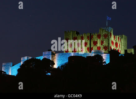 Des essais de projections de lumière ont été prévus pour marquer la réouverture de la Grande Tour du château de Douvres ce week-end à Douvres, dans le Kent. Banque D'Images