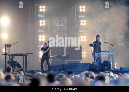 Nine inch Nails se déroule en direct sur scène le deuxième jour du Sonisphere Festival à Knebworth. Banque D'Images