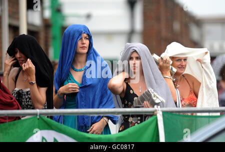 Les courses de chevaux - août Festival - Mesdames Jour - Brighton Racecourse Banque D'Images