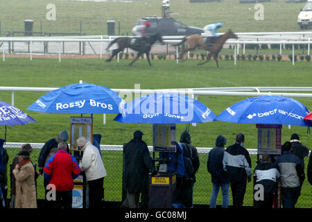 Courses hippiques - courses d'aintree - Festival de Horsepower. Action générale d'Aintree Banque D'Images