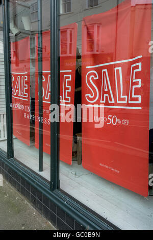 Hight Street / ventes au détail Ventes / concept de la confiance des consommateurs. Inscription à moitié prix. Des réductions de prix. Banque D'Images