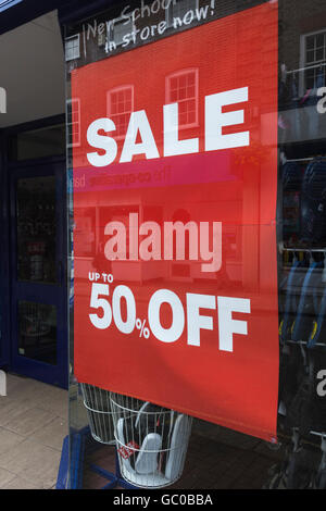 Hight Street / ventes au détail Ventes / concept de la confiance des consommateurs. Inscription à moitié prix. Des réductions de prix. Banque D'Images