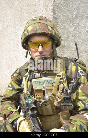 L'officier commandant Ewan Harris du 1er Bataillon Royal Welsh, lors d'un exercice de formation préalable au déploiement, à Brecon, avant leur mission en Afghanistan au début d'octobre. Banque D'Images