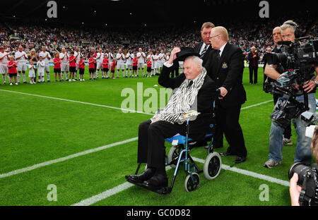 Soccer - Bobby Robson Trophée - Angleterre / Allemagne - St James Park.Sir Bobby Robson lors du match du Trophée Bobby Robson au parc St James, à Newcastle. Banque D'Images