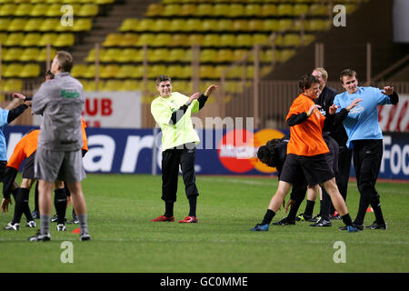 Football - Ligue des champions de l'UEFA - Groupe A - Monaco / Liverpool - ENTRAÎNEMENT.Steven Gerrard de Liverpool pendant l'entraînement Banque D'Images