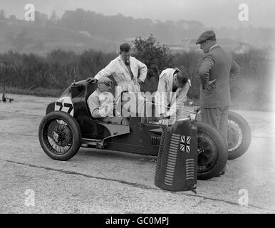 Motor Racing - Austin - Record du Mile Brooklands Banque D'Images