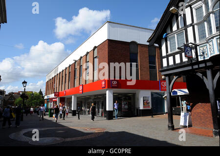 Vue générale de l'ancien magasin Woolworths situé au 10 Market Street, Wellingborough. Northamptonshire. NN8 1AW, qui est maintenant un magasin QD Banque D'Images