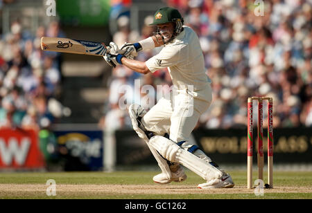 Cricket - les Ashes 2009 - npower Cinquième Test - quatrième jour - Angleterre / Australie - The Brit Oval.Michael Hussey en Australie se batte lors du cinquième match du npower Test à l'Oval, Londres. Banque D'Images