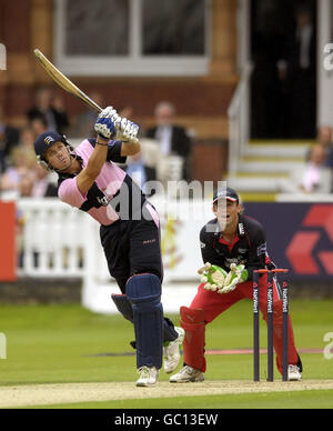 Cricket - NatWest Pro40 - Division deux - Middlesex / Lancashire - Lords.Nick Compton (à gauche) de Middlesex s'est fait remarquer pendant le match de la division deux de NatWest Pro40, à Lords, Londres. Banque D'Images