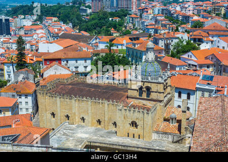 Se Velha, Santa Maria de Coimbra, la vieille cathédrale de Coimbra. Le Portugal. Banque D'Images