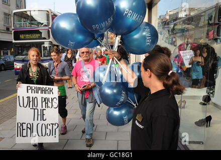 Primark store ouvre à Bristol Banque D'Images