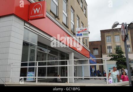 Fermetures Woolworths. Ancien magasin Woolworths à Stroud. Banque D'Images