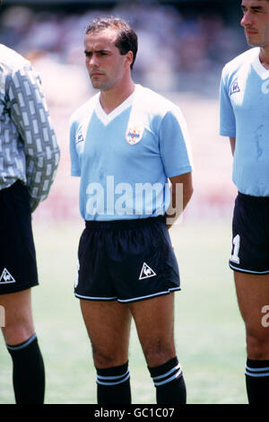 Football - coupe du monde Mexique 86 - Groupe E - Allemagne de l'Ouest contre Uruguay. Jose Batista, Uruguay Banque D'Images