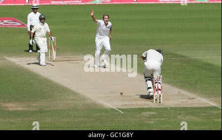 Le Stuart Broad d'Angleterre célèbre le piégeage du Shane Watson LBW d'Australie Banque D'Images