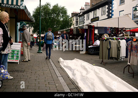 Kendal a obtenu sa charte en 1189 et est un grand endroit à visiter si votre local ou un touriste. Tenue dans le marché Banque D'Images