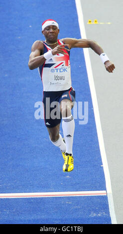 Phillips Idowu en Grande-Bretagne lors de la finale du triple saut de Mens lors des championnats du monde de l'IAAF à l'Olympiastadion, Berlin. Banque D'Images