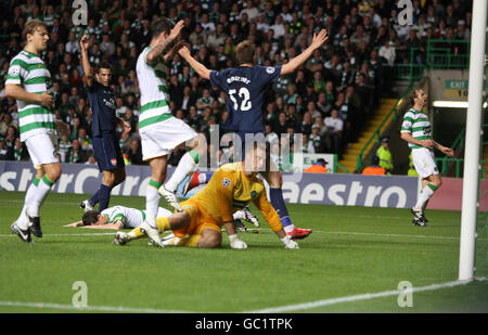 Football - Ligue des champions de l'UEFA - qualification - première jambe - Celtic v Arsenal - Celtic Park.Gary Caldwell du Celtic après avoir obtenu son propre but lors du match de qualification de la Ligue des champions de l'UEFA au Celtic Park, Glasgow. Banque D'Images