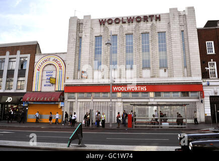 Fermetures Woolworths.Un magasin Woolworths fermé au 457-461 Brixton Road, Brixton, Londres, SW9 8HJ. Banque D'Images