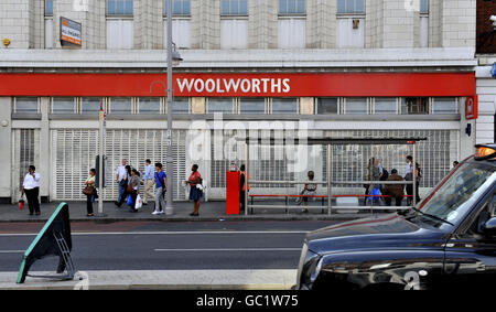 Fermetures Woolworths.Un magasin Woolworths fermé au 457-461 Brixton Road, Brixton, Londres, SW9 8HJ. Banque D'Images