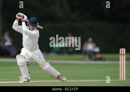 Cricket - deuxième XI Championship - Surrey 2nd XI v Kent 2nd XI - Charterhouse School.Rory Burns de Surrey en action Banque D'Images