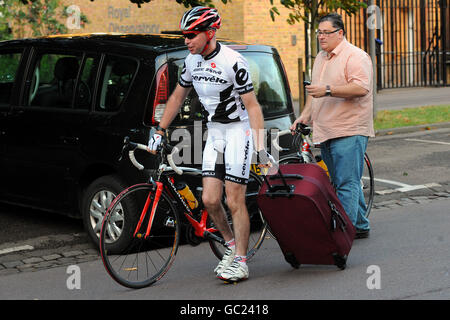 Cyclisme - la Royal British Legion's Pedal to Paris - Greenwich Park.Les coureurs qui prennent part à la course à pied de la Royal British Legion à Paris se préparent à Greenwich Park, Londres Banque D'Images