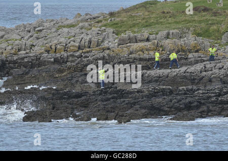 Une vue générale de la scène à l'embarcadère de Porthcawl où une recherche a repris pour un garçon de 13 ans qui a été balayé à la mer hier. Banque D'Images