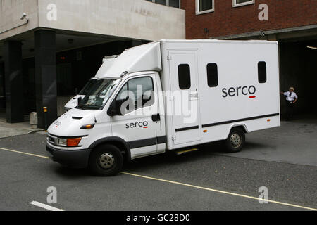 Un van de prison quitte le palais de justice de Westminster dans le centre de Londres, tandis que Jamal Mogg, 42 ans, de Bournemouth, est devenu la troisième personne à être inculpée dans le cadre d'un RAID de 40 millions sur des bijoutiers Graff à Mayfair, dans le centre de Londres. Banque D'Images