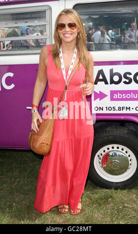 Kimberley Walsh de Girls à haute voix dans la zone VIP Absolute radio au festival Virgin Media V à Hylands Park, Chelmsford, Essex. Banque D'Images