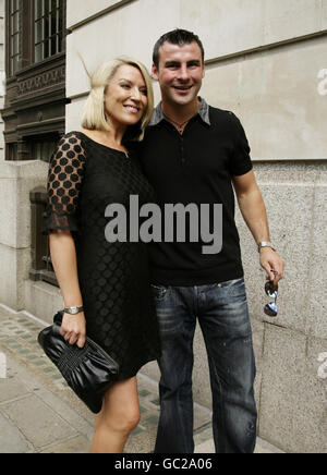 Zoe Lucker et Joe Calzaghe quitter la conférence de presse pour ces années viennent strictement Dancing dévoilement dans le centre de Londres. Banque D'Images