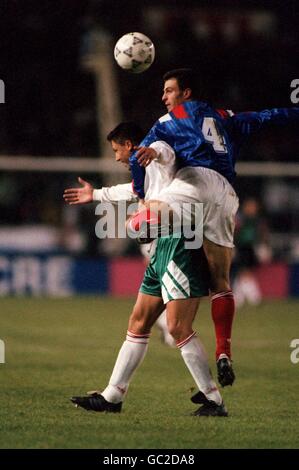 QUALIFICATEUR DE LA COUPE DU MONDE.LUBOSLAV PENEV (B) ALAIN ROCHE (F) FRANCE V BULGARIE Banque D'Images