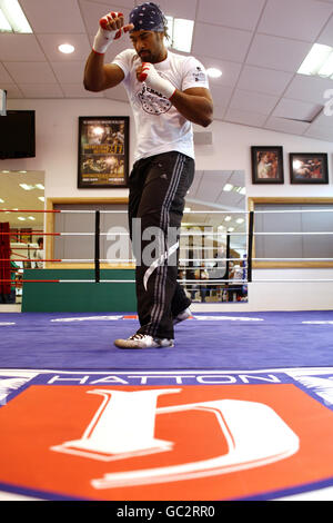 Boxe - Ricky Hatton Photocall - Hatton Health and Fitness Gym - Hyde.David Haye pendant une séance photo au Hatton Health and Fitness Gym, Hyde. Banque D'Images