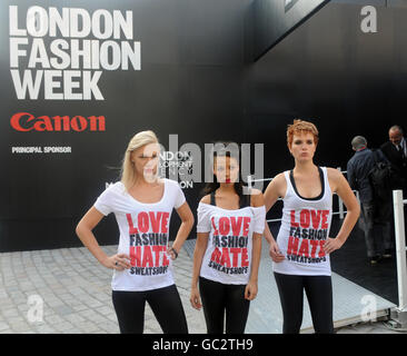 London Fashion Week - Love Fashion misère haine protester Banque D'Images