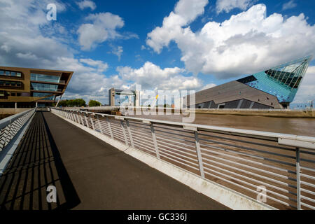 C4DI (Centre d'innovation numérique), l'aquarium et la coque profonde barrière de marée. Banque D'Images