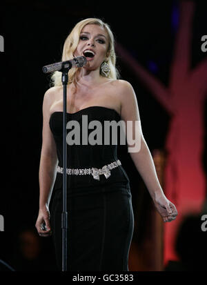 Katherine Jenkins se produit sur scène au BBC Proms in the Park à Hyde Park, dans le centre de Londres. Banque D'Images