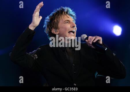 Barry Manilow sur scène au BBC Proms in the Park à Hyde Park, Londres. Banque D'Images