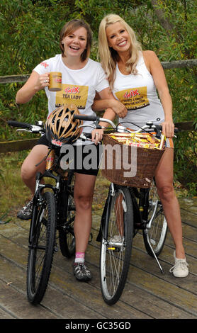 Melinda Messenger lance Twix Plateau Dame charité bike ride Banque D'Images