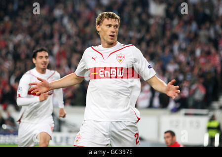 Le Pavel Pogrebnyak de Stuttgart célèbre le but d'ouverture Banque D'Images