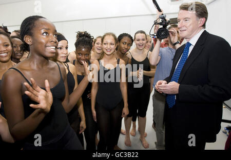 Mandelson visites British School of Performing Arts Banque D'Images