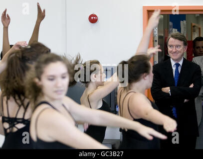 Mandelson visites British School of Performing Arts Banque D'Images