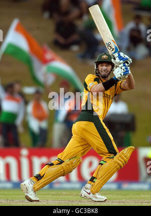 Michael Hussey en Australie se batte lors du match de groupe des champions de l'ICC au Centurion Stadium, Centurion. Banque D'Images