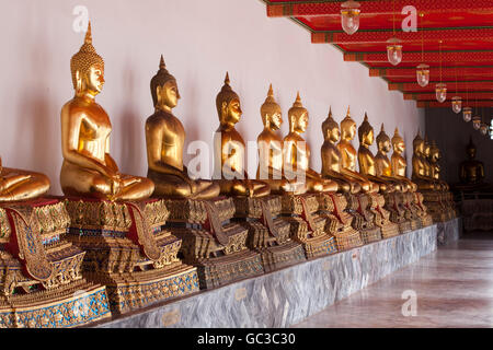 Les statues de Bouddha, temple Wat Po, Bangkok, Thailande, Asie Banque D'Images