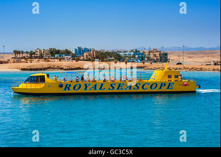 Bateau à fond de verre, Port Ghalib, Marsa Alam, Red Sea, Egypt Banque D'Images